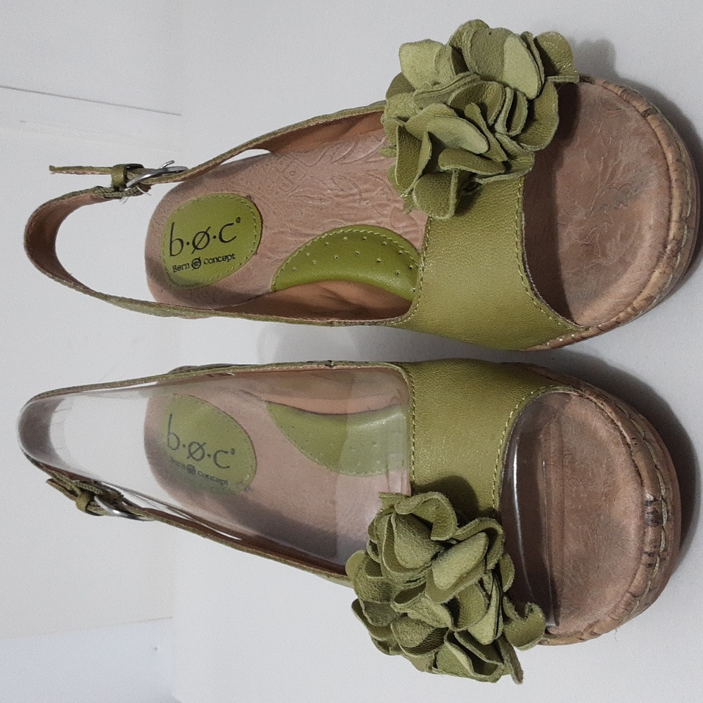 B. O. C. Born Concept 7/38 Green Flower Wedge Slingback Shoes